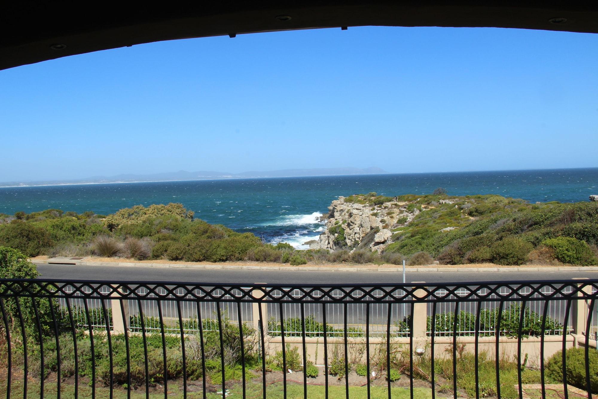 On The Cliff Guest House Hermanus Ngoại thất bức ảnh